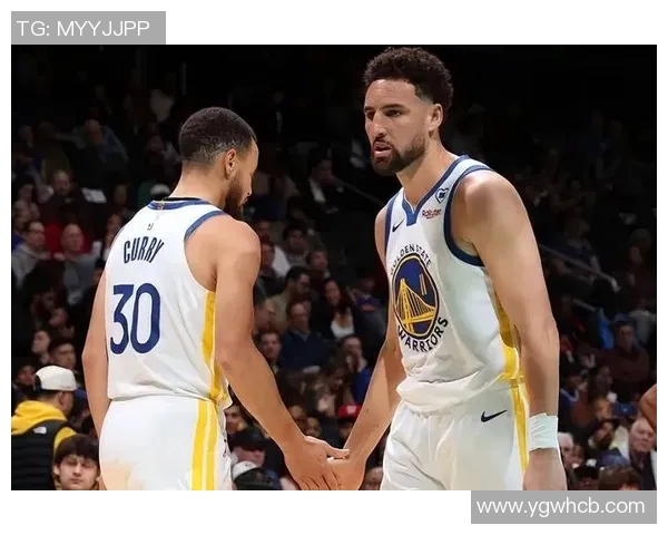 库里与汤普森再次携手,展现无可匹敌的默契